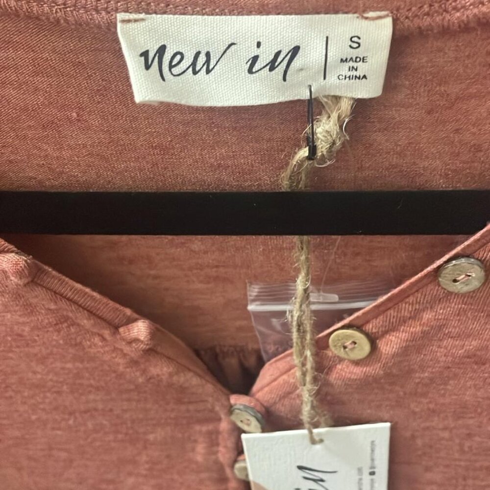 New In Dusty Rose Henley Top - Size Small - Picture 4 of 6